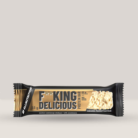 Imagine cu un baton proteic Fitking Delicious Protein Bar de la ALLNUTRITION, cu aromă de alba, caramel si alune, ce conține 20 grame de proteine și 200 calorii per servire.