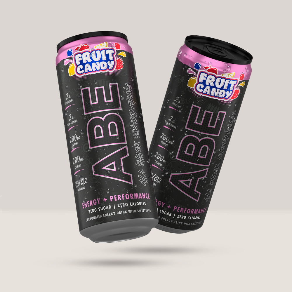 Imagine cu o cutie de 12 doze de ABE Energy Drink 330ml de la Applied Nutrition, o băutură energizantă carbogazoasă cu zero zahăr cu aromă de bomboane de fructe.