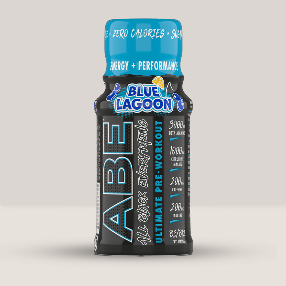 Imagine cu o sticlă de ABE Ultimate Pre Workout Shot 60ml de la Applied Nutrition, un shot energizant pentru antrenament. Blue Lagoon aroma.