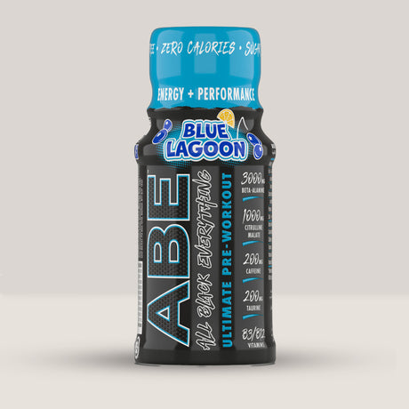 Imagine cu o sticlă de ABE Ultimate Pre Workout Shot 60ml de la Applied Nutrition, un shot energizant pentru antrenament. Blue Lagoon aroma.