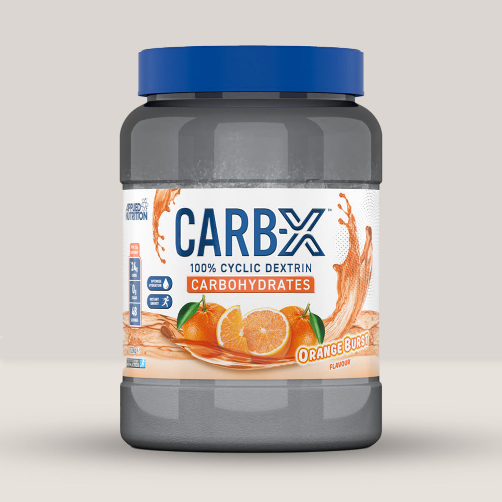 Imagine cu o cutie de Carb X (1.2kg, 42 de serviri) de la Applied Nutrition, un supliment cu carbohidrați cu eliberare treptată cu aroma de portocale.
