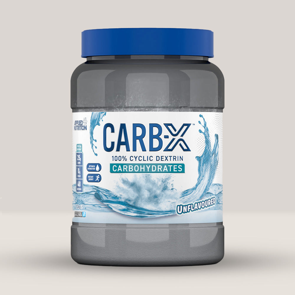 Imagine cu o cutie de Carb X (1.2kg, 42 de serviri) de la Applied Nutrition, un supliment cu carbohidrați cu eliberare treptată.