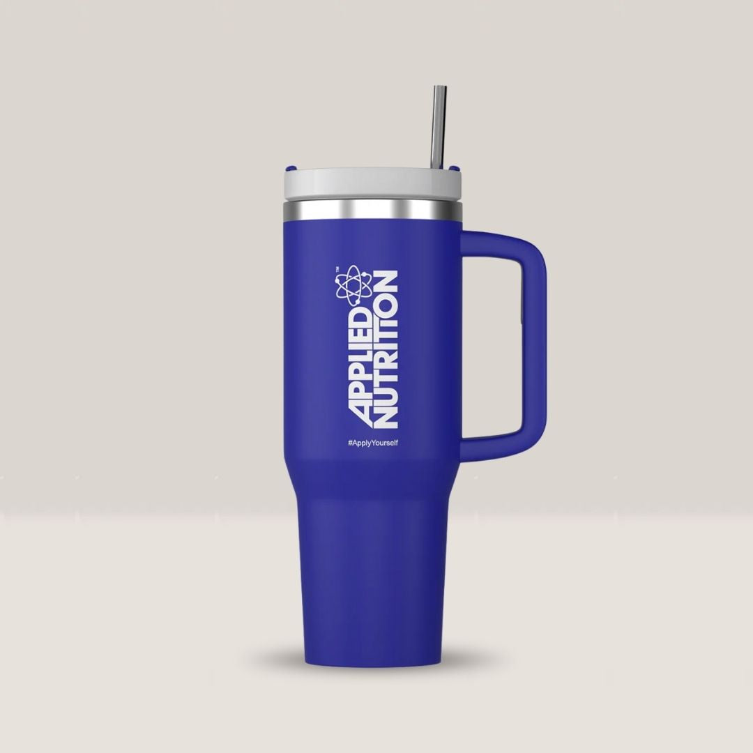 Hidratare perfectă ore întregi cu Cooler Tumbler Cup Blue 1200 ml de la Applied Nutrition. Concentrează-te pe ce contează!