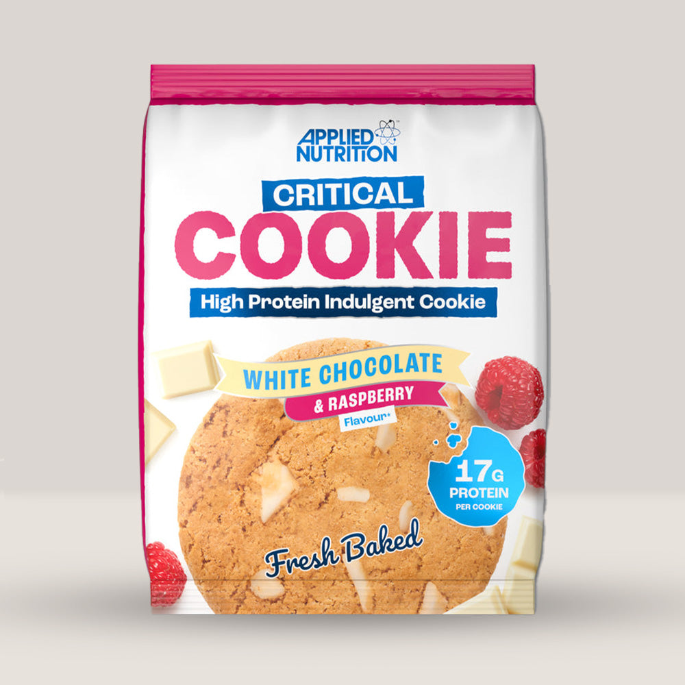 Imagine cu un biscuit proteic Critical Cookie 73g de la APPLIED NUTRITION, o gustare delicioasă și sănătoasă cu conținut ridicat de proteine cu aromă de ciocolată albă.