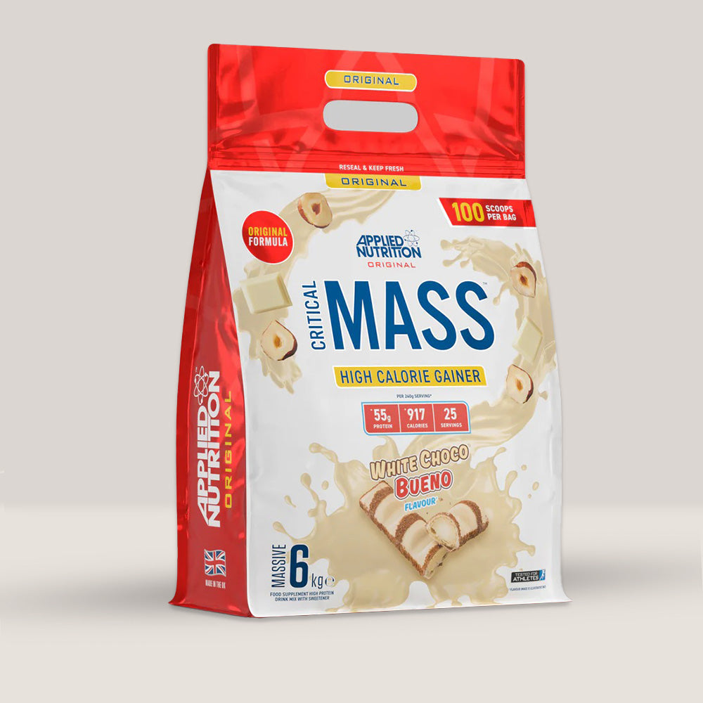 Imagine cu o cutie de Original Formula - Critical Mass 6kg (25 de serviri) de la APPLIED NUTRITION, un gainer pentru creșterea masei musculare cu aromă de white choco bueno.