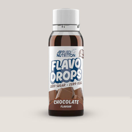 Imagine cu o sticlă de Flavo Drops 38ml de la APPLIED NUTRITION, picături cu aromă concentrată pentru a da gust alimentelor și băuturilor, fără zahăr sau calorii cu aromă de ciocolată.