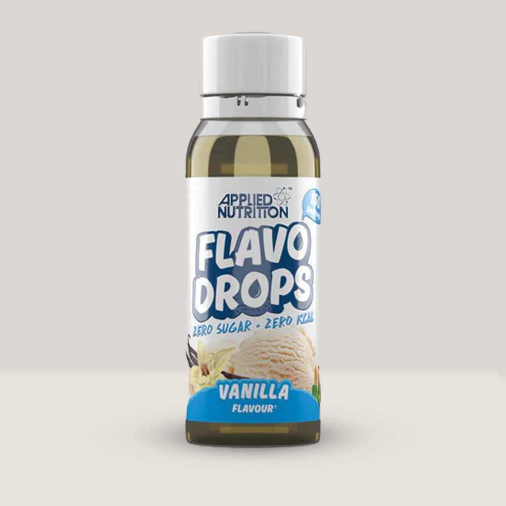 Imagine cu o sticlă de Flavo Drops 38ml de la APPLIED NUTRITION, picături cu aromă concentrată pentru a da gust alimentelor și băuturilor, fără zahăr sau calorii cu aromă de vanilie.