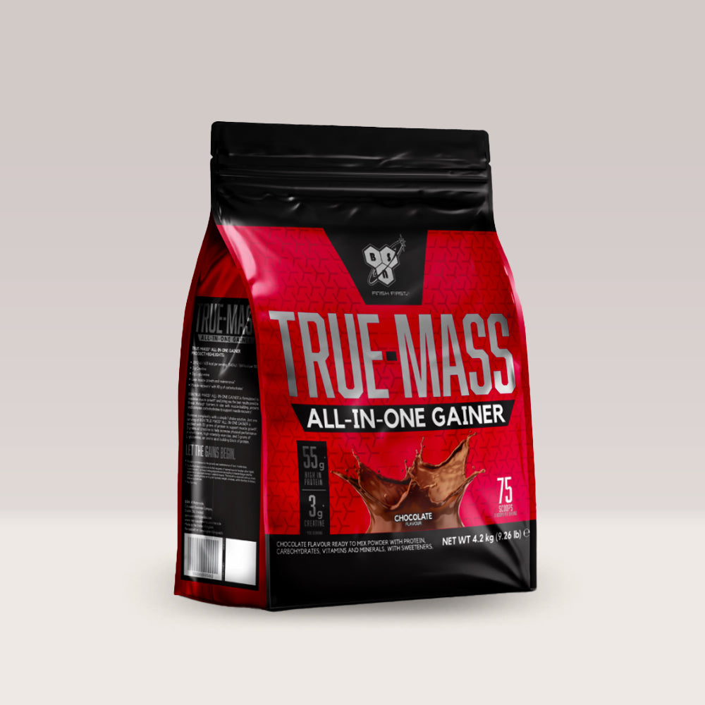 Sac de gainer all-in-one BSN True Mass, un supliment cu proteine, carbohidrați și creatină.