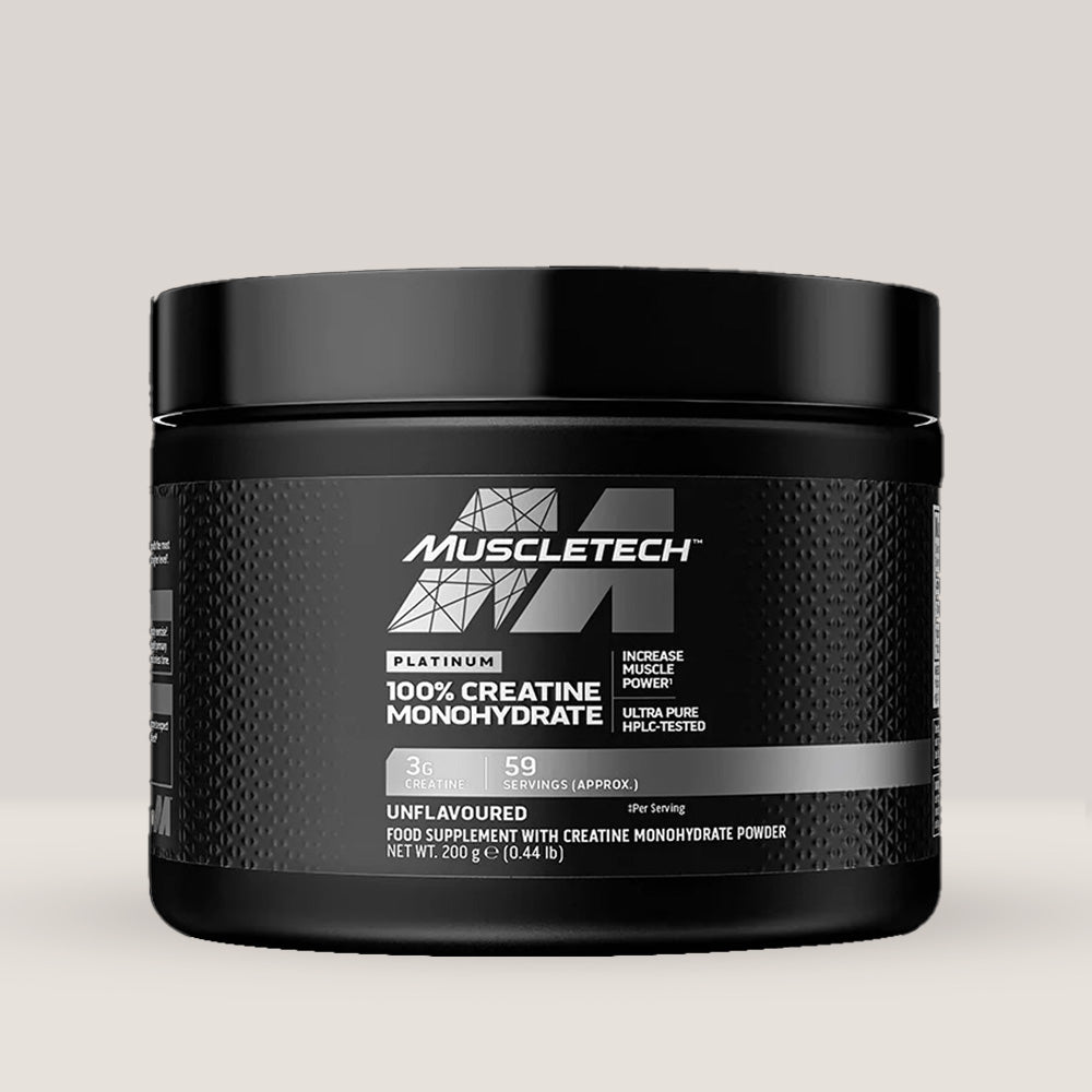 Imagine cu o cutie de Platinum 100% Creatine (59 de serviri) de la MuscleTech, un supliment cu creatină monohidrat pură pentru creșterea performanței.