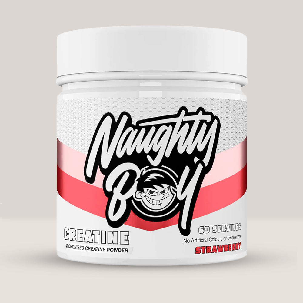 Imagine cu o cutie de Naughty Boy Flavoured Creatine (60 de serviri), creatină monohidrat micronizată cu arome delicioase de căpșuni.