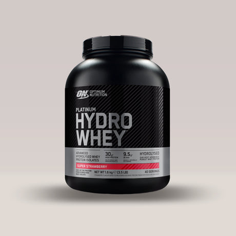 Recipient de proteină hidrolizată Optimum Nutrition Platinum Hydro Whey, un supliment pentru recuperare rapidă. Aromă căpșuni.