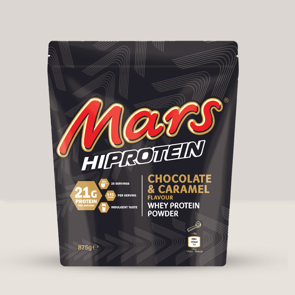 Recipient de 875g de pudră proteică Mars Hi-Protein cu aromă de ciocolată și caramel.