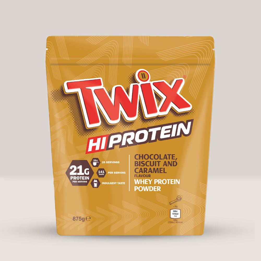 Recipient de 875g de pudră proteică Twix Hi-Protein cu aromă de ciocolată, caramel și biscuit.