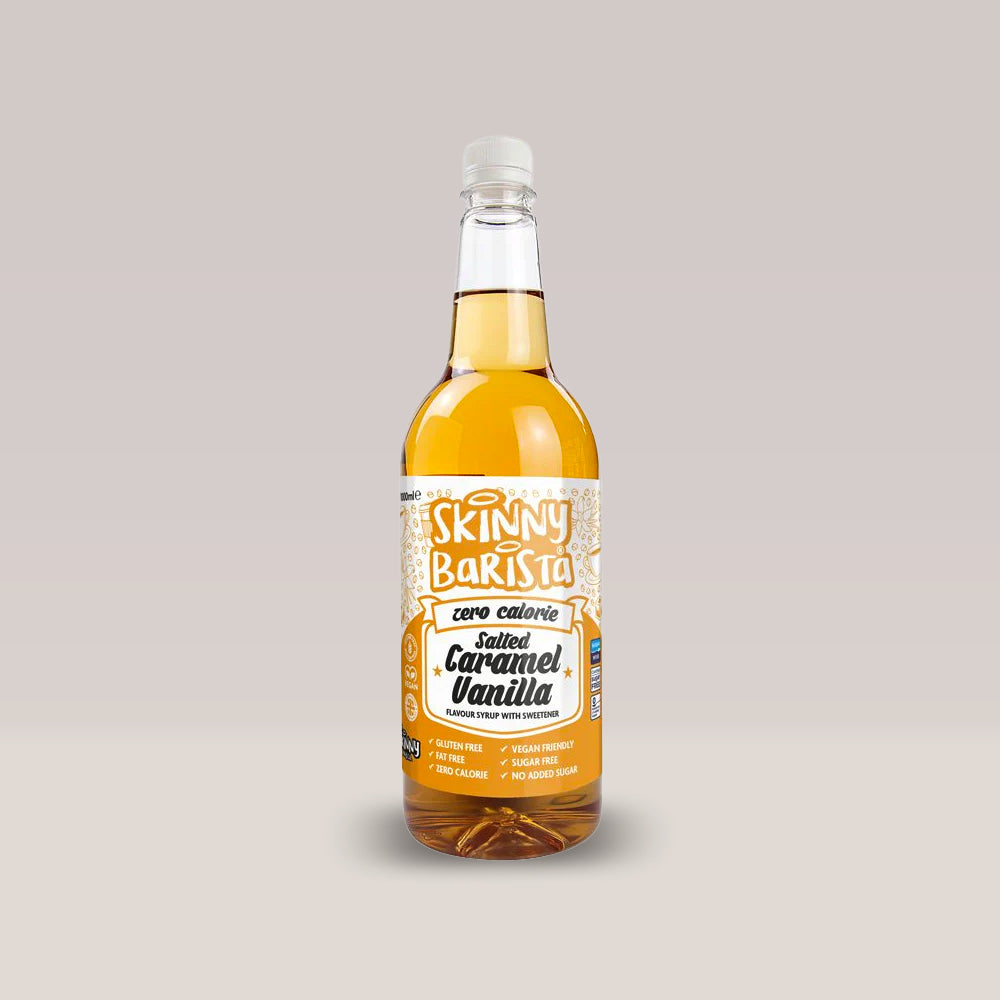 Sticlă de sirop fără calorii The Skinny Food Co cu aromă de caramel sărat și vanilie.