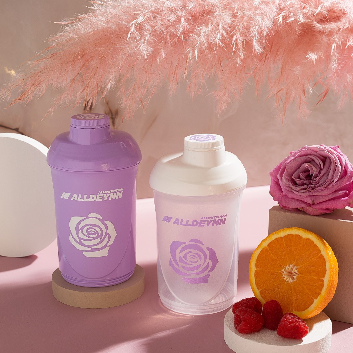 Imagine cu shaker-ele ALL DEYNN cu compartimente multiple, ambele culori.