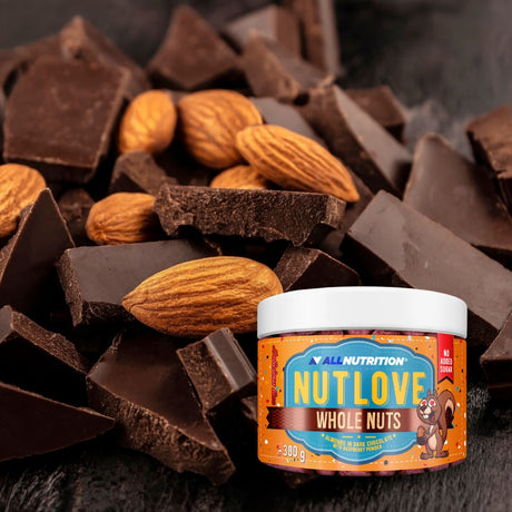 Migdale crocante în ciocolată neagră cu zmeură. Indulgență pură. NUTLOVE WHOLENUTS.