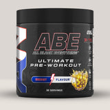 Imagine cu o cutie de ABE (All Black Everything) Pre-Workout (315g, 30 de serviri) de la Applied Nutrition, un supliment pre-workout pentru energie și pompare musculară. Cu aromă de energy.