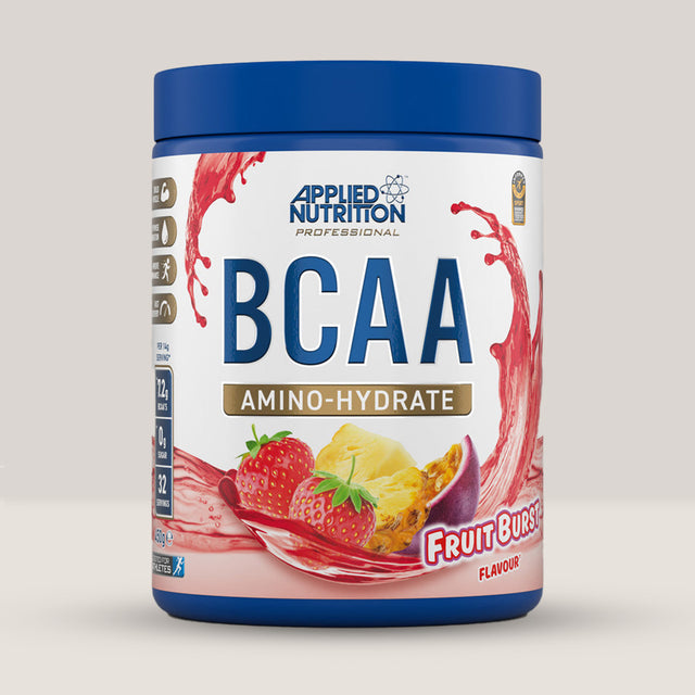 Imagine cu o cutie de BCAA Amino Hydrate (450g, 32 de serviri) de la Applied Nutrition, o băutură intra-workout cu BCAA și electroliți. Cu aroma de fructe.