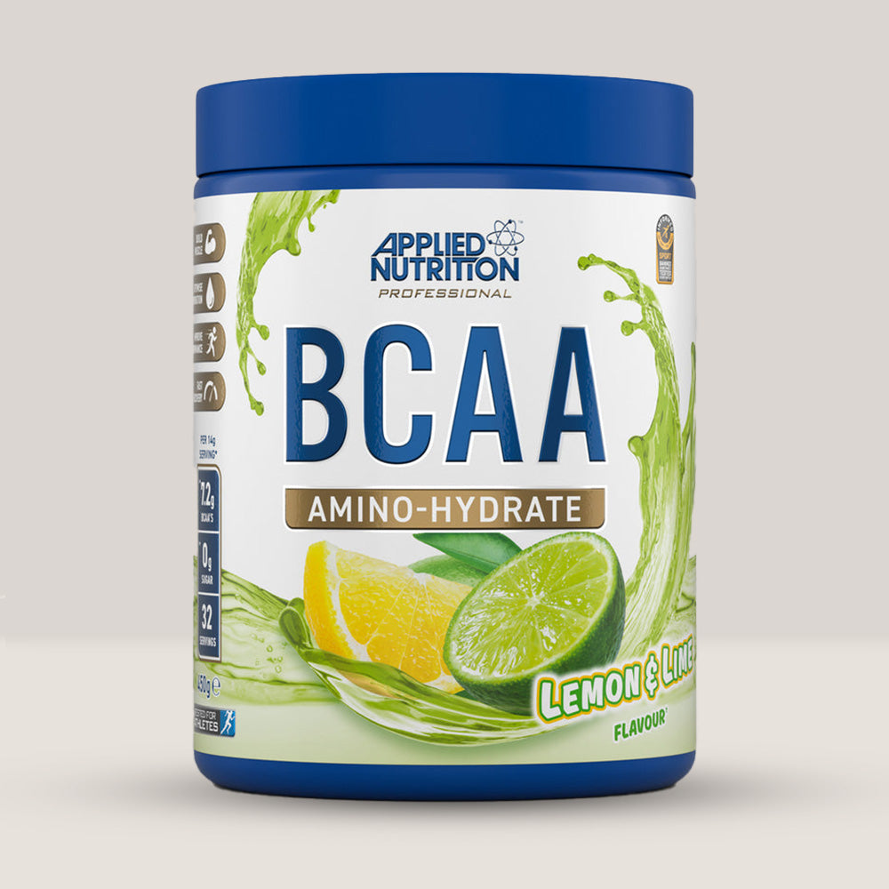 Imagine cu o cutie de BCAA Amino Hydrate (450g, 32 de serviri) de la Applied Nutrition, o băutură intra-workout cu BCAA și electroliți cu aroma de lamaie si lime.