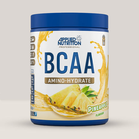 Imagine cu o cutie de BCAA Amino Hydrate (450g, 32 de serviri) de la Applied Nutrition, o băutură intra-workout cu BCAA și electroliți cu aroma de ananas.