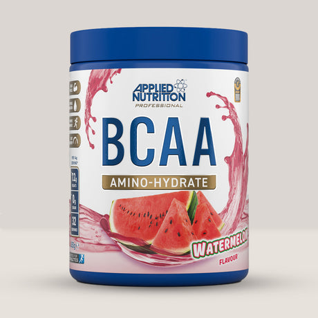 Imagine cu o cutie de BCAA Amino Hydrate (450g, 32 de serviri) de la Applied Nutrition, o băutură intra-workout cu BCAA și electroliți cu aroma de pepene rosu.