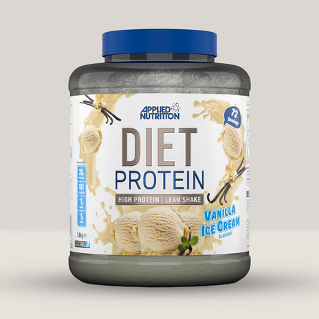 Imagine cu o cutie de Diet Whey Protein (1.8kg, 72 de serviri) de la Applied Nutrition, o proteină din zer de la vaci hrănite cu iarbă. Aromă de înghețată de vanilie.