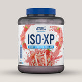 Imagine cu o cutie de ISO-XP Whey Protein Isolate (1.8kg, 72 de serviri) de la Applied Nutrition, un izolat proteic din zer de la vaci hrănite cu iarbă cu aroma de capsuni.