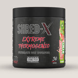 Imagine cu o cutie de Shred X Powder Fat Burner Lemon Ice Tea 300g (30 de serviri) de la APPLIED NUTRITION, un arzător de grăsimi termogenic cu aromă de căpșune și kiwi.