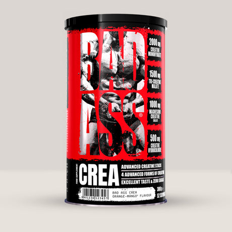 Imagine cu o cutie de BAD ASS CREA (300g, 50 de serviri), o formulă avansată de creatină cu 4 forme diferite.