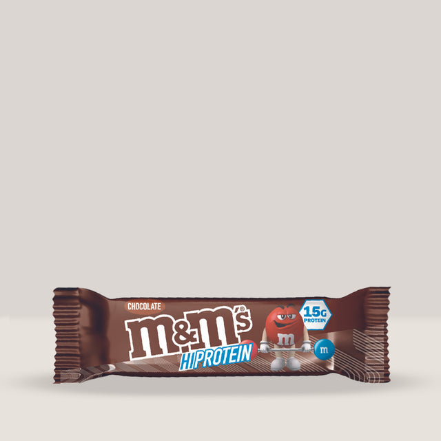 Baton proteic M&M's Hi-Protein Chocolate, o gustare cu 15g de proteine și mini M&M's reale.