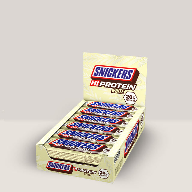 Batonane proteice Snickers Hi-Protein cu înveliș de ciocolată albă și arahide.