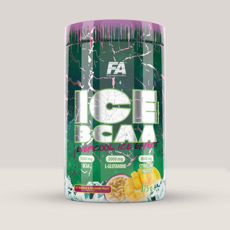 Imagine cu o cutie de FA ICE BCAA (375g, 30 de serviri), aminoacizi BCAA cu aromă răcoritoare de fructe precum fructul pasiunii și mango.