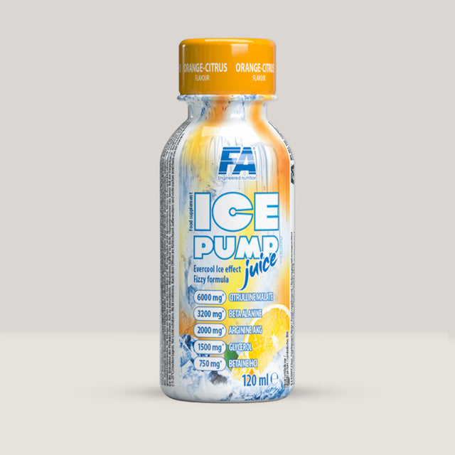 Imagine cu o sticlă de FA ICE Pump Juice Shot 120 ml, un energy drink concentrat pentru pompare musculară cu aromă de citrice portocalii.