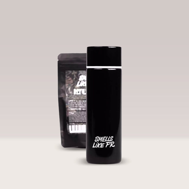 Kit cu săruri de amoniac reîncărcabile de la Smells Like PR, ce conține sticla metalică vacuum și pachetul de reumplere (refill).