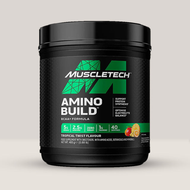 Imagine cu o cutie de Amino Build™ BCAA+ (40 de serviri) de la MuscleTech, o formulă avansată cu BCAA pentru creștere musculară cu aromp de tropical twist.