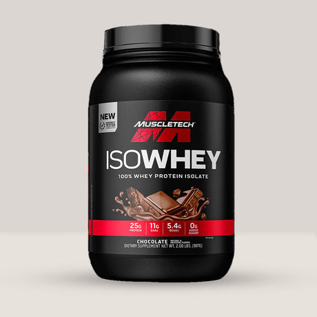 Imagine cu o cutie de IsoWhey (907g) de la MuscleTech, un izolat proteic din zer de calitate superioară. Aromă de ciocolată.