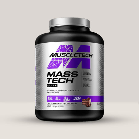 Imagine cu o cutie de MassTech Elite (3.18kg, 14 serviri) de la MuscleTech, un gainer premium pentru creștere în masă musculară cu aromă de ciocolată folosită la torturi.