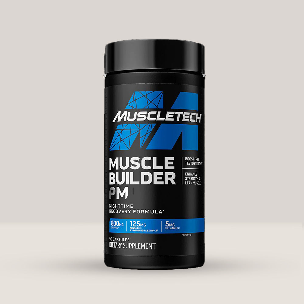 Imagine cu o cutie de Muscle Builder PM (30 capsule) de la MuscleTech, un supliment pentru recuperare nocturnă și creștere musculară.
