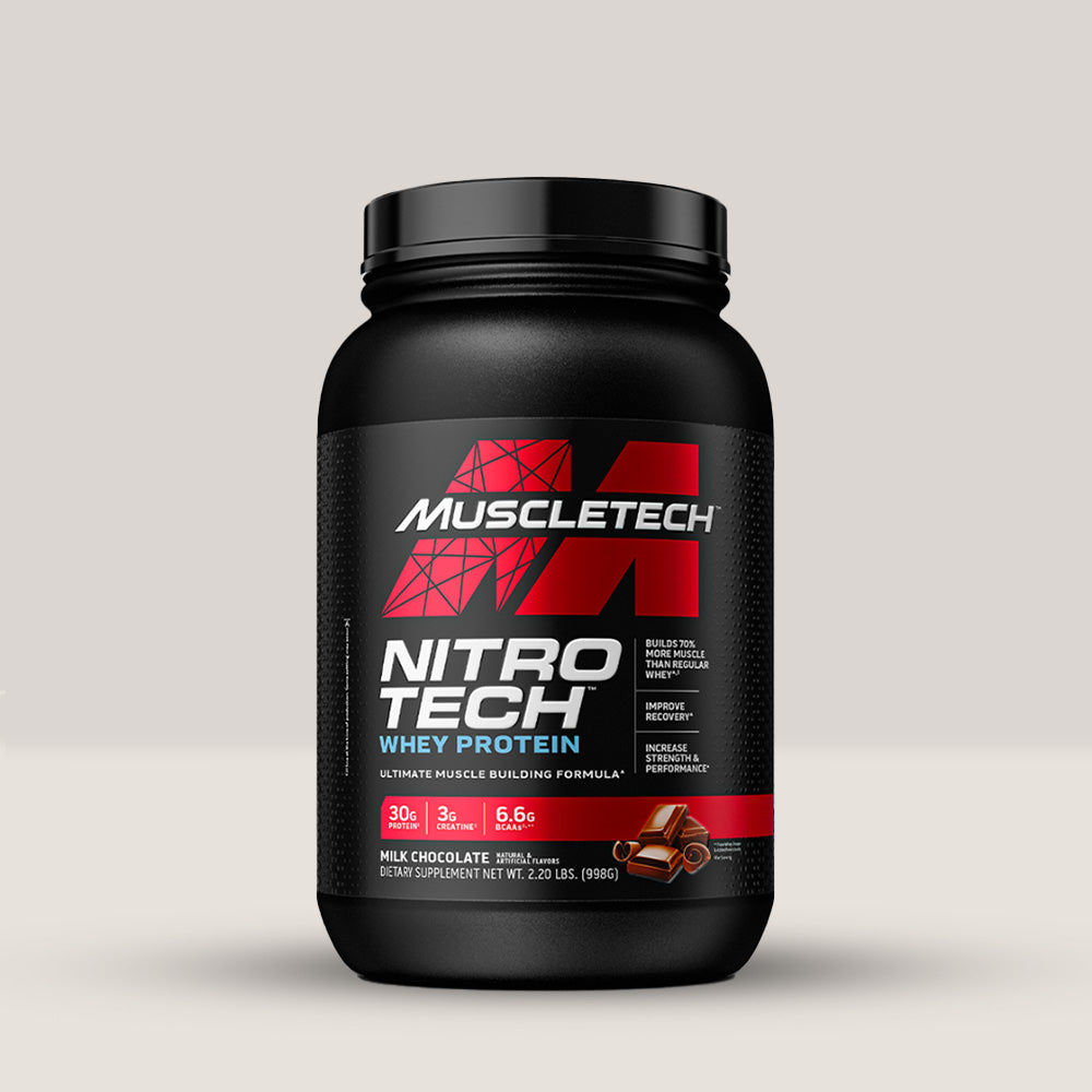 Imagine cu o cutie de Nitrotech Whey Protein (998g, 20 de serviri) de la MuscleTech, o proteină din zer pentru creștere musculară cu aromă de ciocolată.