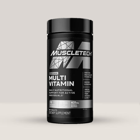 Imagine cu o cutie de Platinum Multi Vitamin (30 de serviri) de la MuscleTech, un complex complet de vitamine și minerale pentru sportivi.