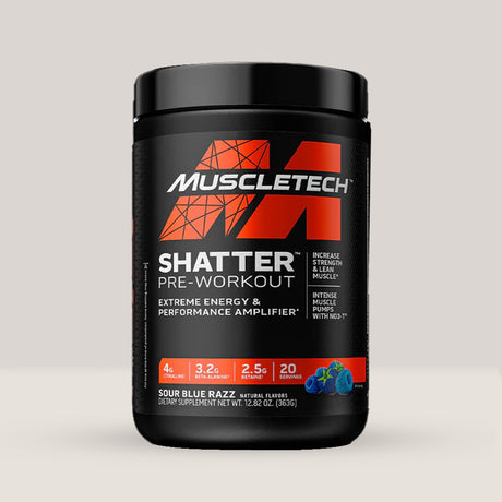 Imagine cu o cutie de Shatter Pre-Workout (335g) de la MuscleTech, un supliment pre-workout pentru energie și performanță cu aromă de mure.
