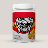 Imagine cu o cutie de Naughty Boy® Advanced Whey 900g (30 de serviri), o proteină din zer de calitate superioară pentru creștere musculară. Cu aromă de biscutiți și caramel.