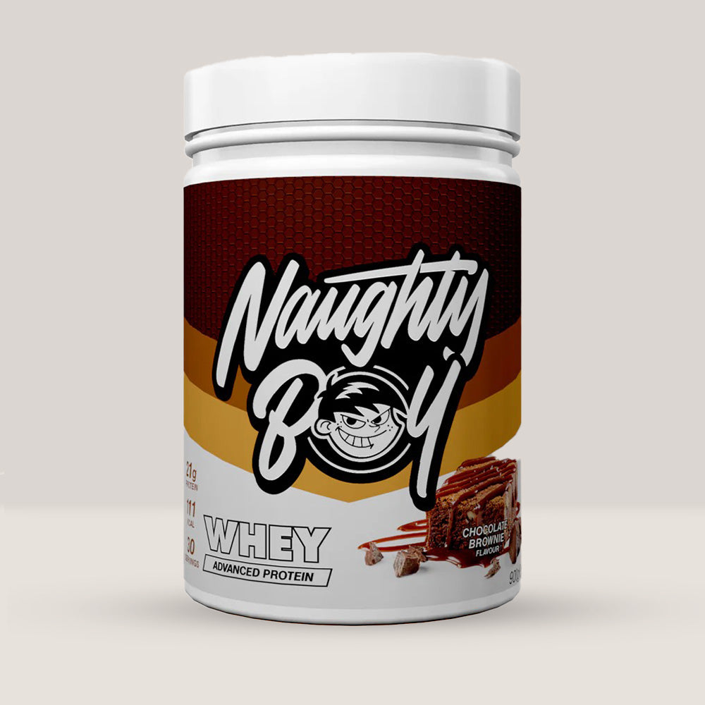 Imagine cu o cutie de Naughty Boy® Advanced Whey 900g (30 de serviri), o proteină din zer de calitate superioară pentru creștere musculară. Cu aromă de ciocolată și brownies.