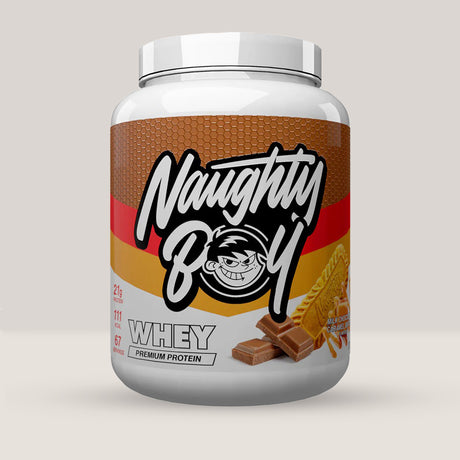Imagine cu o cutie de Naughty Boy® Advanced Whey 2100g (70 de serviri), o proteină din zer de calitate superioară pentru creștere musculară. Cu aromă de ciocolată cu lapte și biscuiți cu caramel.
