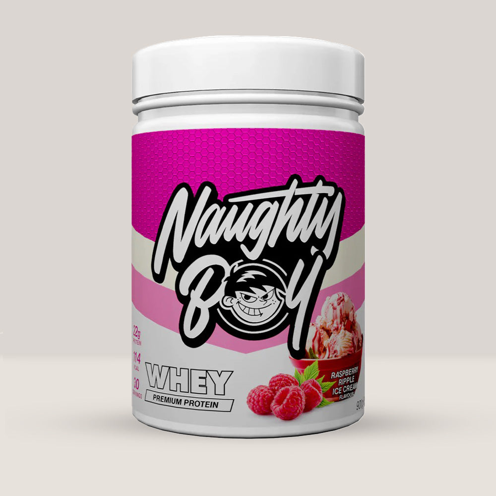 Imagine cu o cutie de Naughty Boy® Advanced Whey 900g (30 de serviri), o proteină din zer de calitate superioară pentru creștere musculară. Cu aromă de zmeură și înghețată aromată.