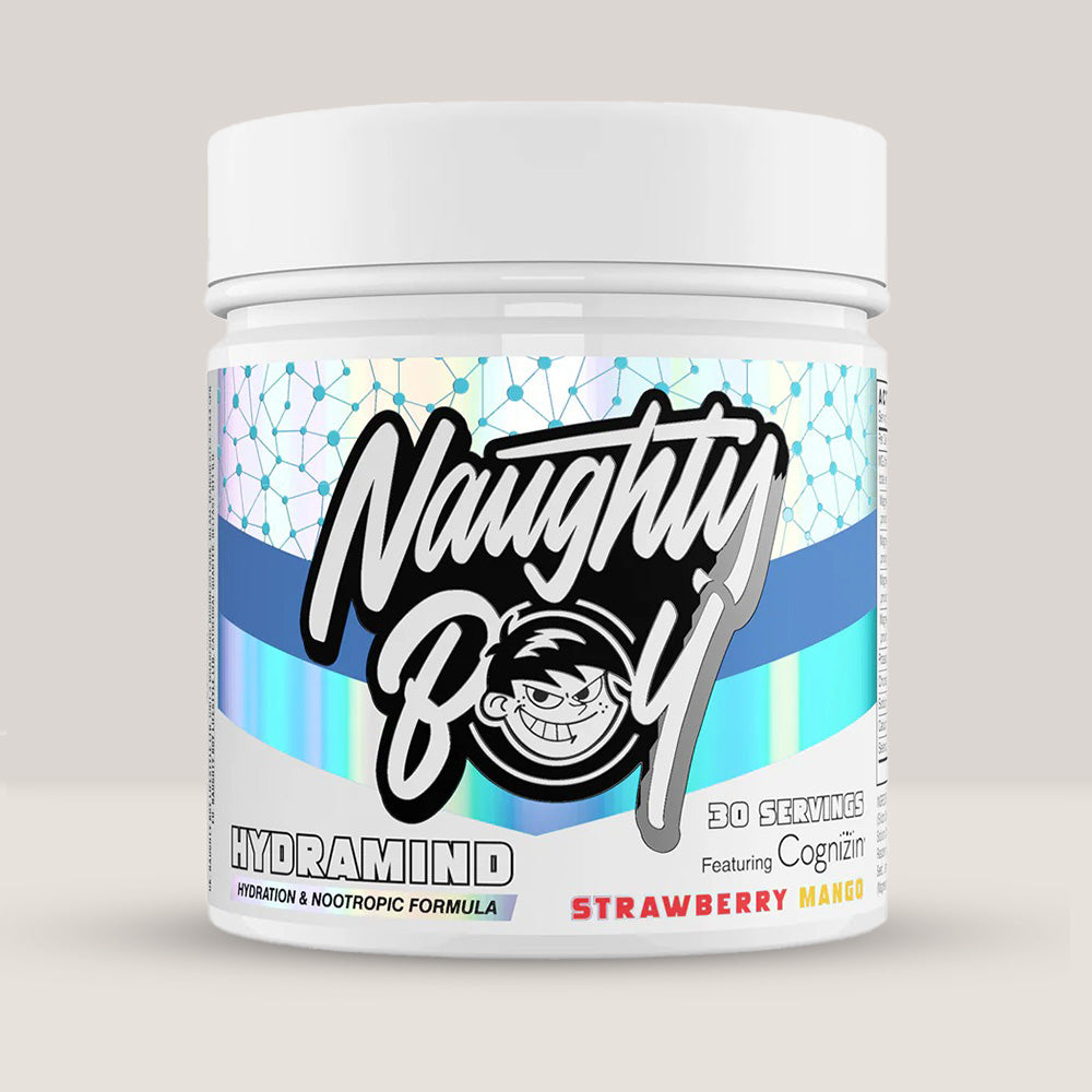 Imagine cu o cutie de Hydra Mind 282g (30 de serviri) de la Naughty Boy, un supliment nootropic pentru concentrare și funcție cognitivă. Aromă de căpșuni și mango.