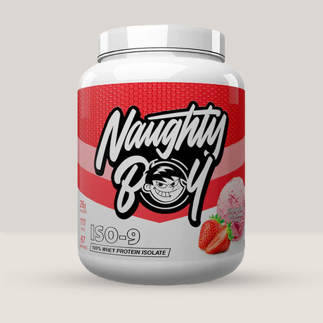 Imagine cu o cutie de Iso-9 Whey Isolate 2100g (70 de serviri) de la Naughty Boy, un izolat proteic din zer cu puritate ridicată cu aromă de căpșuni și milkshake.