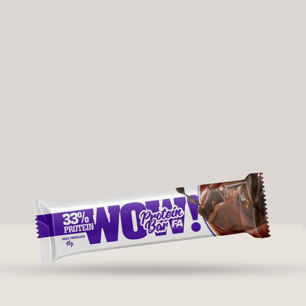 Imagine cu un baton proteic WOW! Protein Bar 45g de la Fitness Authority, o gustare delicioasă și sănătoasă cu aromă de ciocolată și lapte.