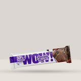 Imagine cu un baton proteic WOW! Protein Bar 45g de la Fitness Authority, o gustare delicioasă și sănătoasă cu aromă de ciocolată și lapte.